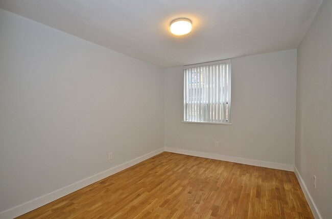 Building Photo - 188 Jameson Ave