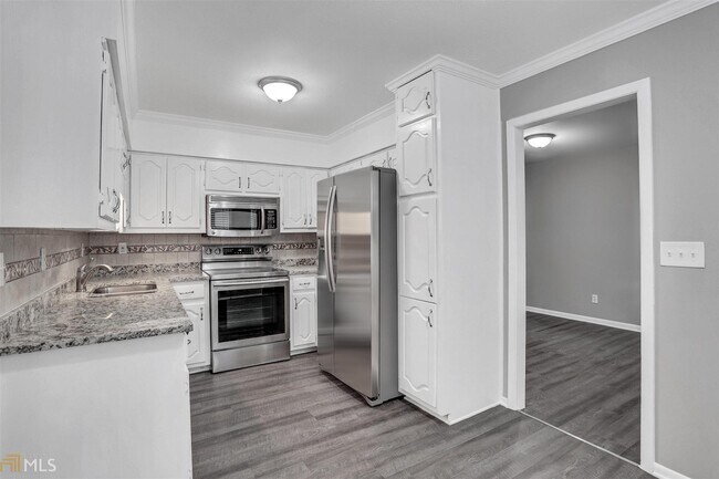 Foto del edificio - 2249 Sterling Ridge Rd