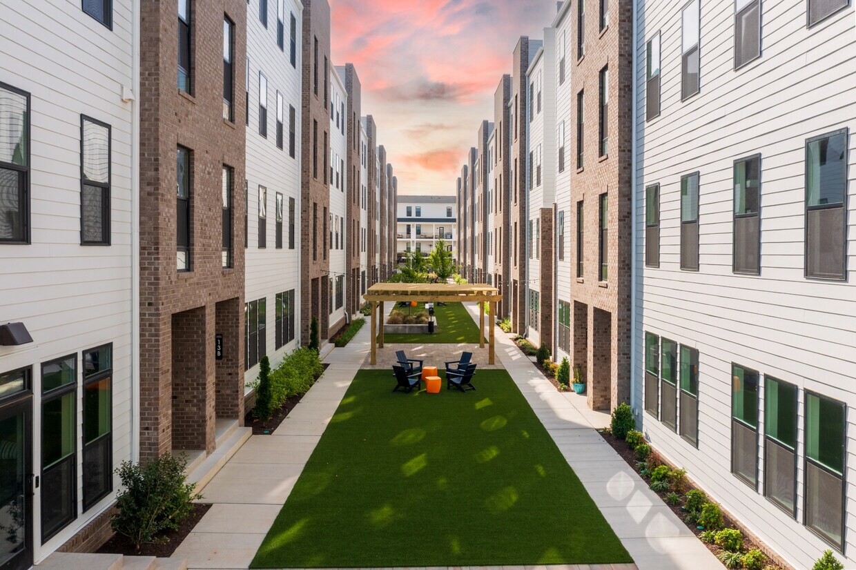 Foto principal - 3446 Carlton St