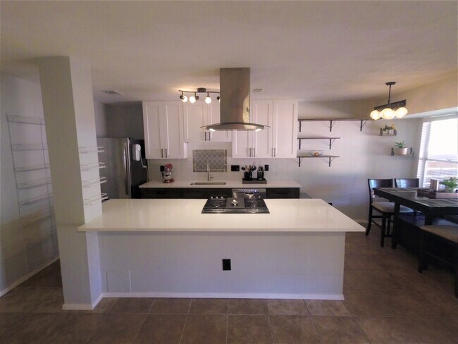 Kitchen - 10623 Golden Quail Dr