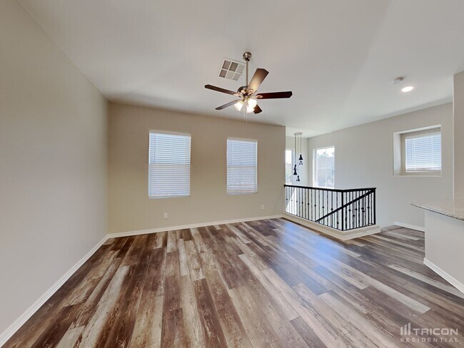 Building Photo - 156 W Tremaine Ct