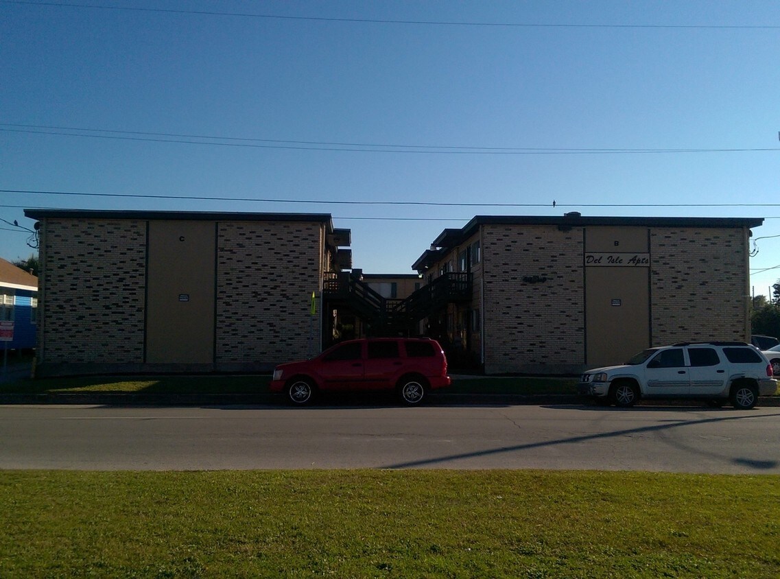 Primary Photo - Del Isle Apartments
