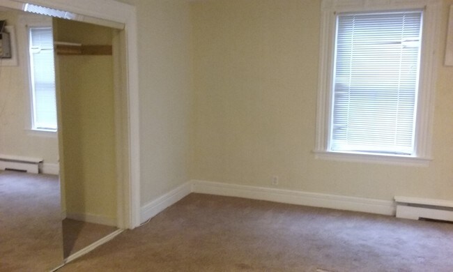 Master Bedroom - 7 Linden Pl