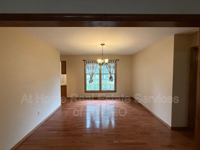 Foto del edificio - 2155 E Cragmont St