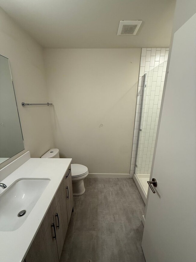 Building Photo - Modern 2-Bedroom Townhome in the Heart of ...