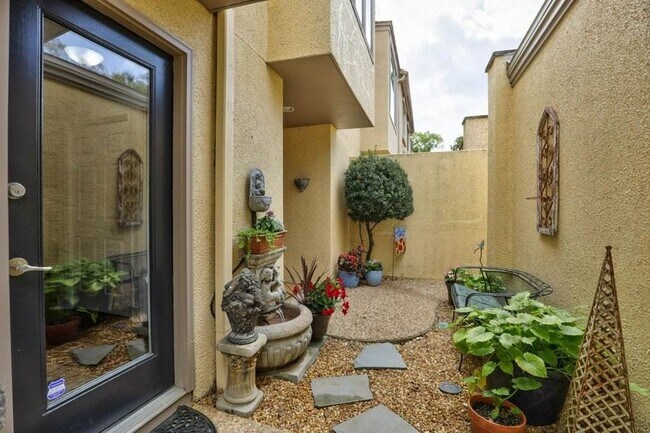 Foto del edificio - 1823 Atlantis Pl