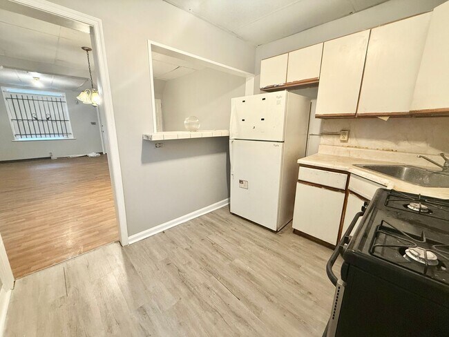 Foto del edificio - 3 Bedroom Home Available Now