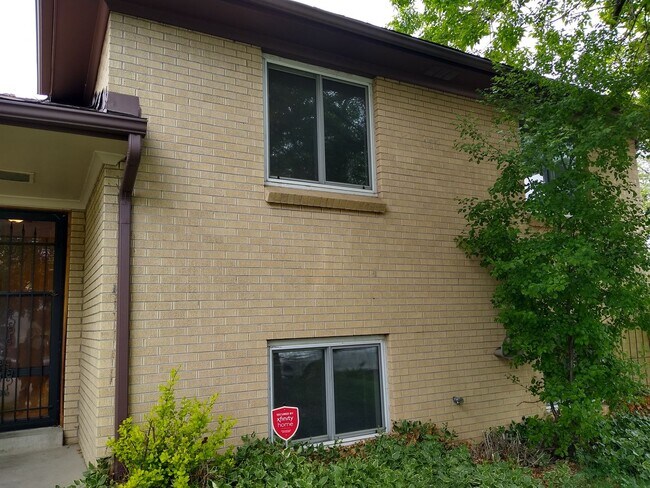 Building Photo - Stunning 4 bedroom 2 bath Virginia Village...