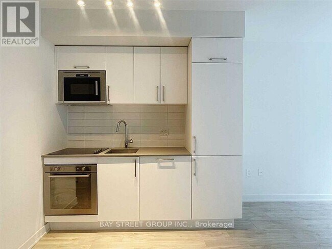 Photo du bâtiment - 576-5576 Front St W