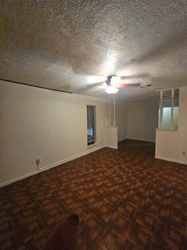 Foto del edificio - 4011 Alshire Dr