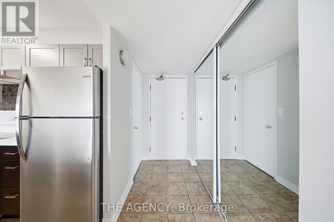 Photo du bâtiment - 90 Dale Ave