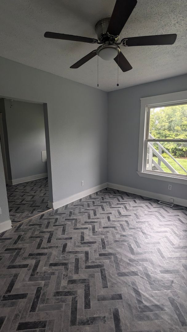 Foto del edificio - 7804-7804 Lawn Ave