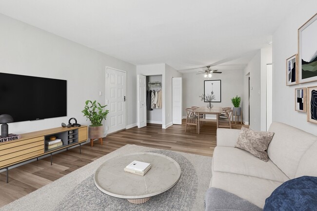 Building Photo - Poplar Glen