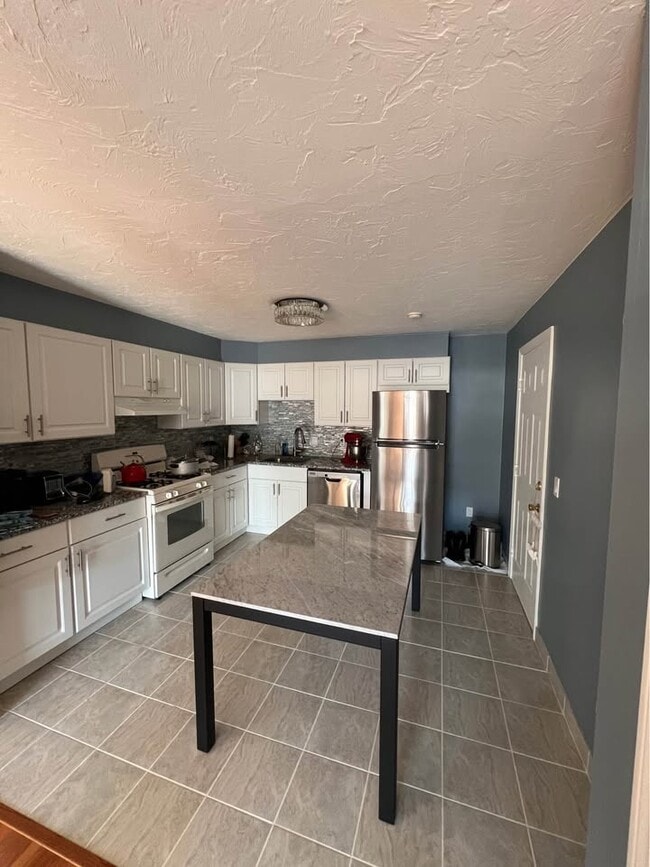 Building Photo - 383 Huse Rd