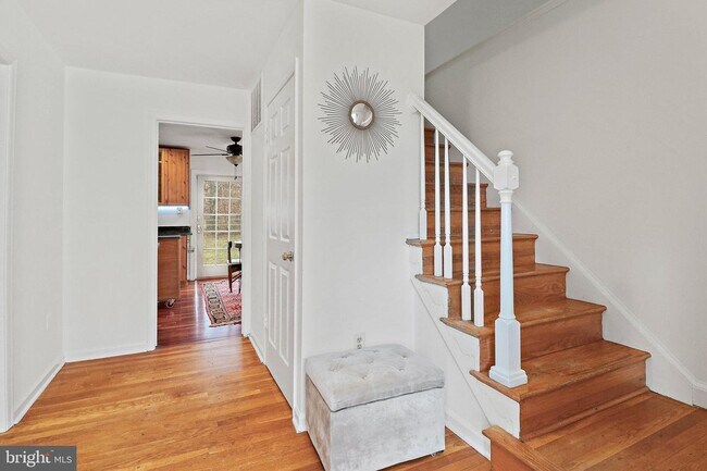 Building Photo - 5012 Gainsborough Dr