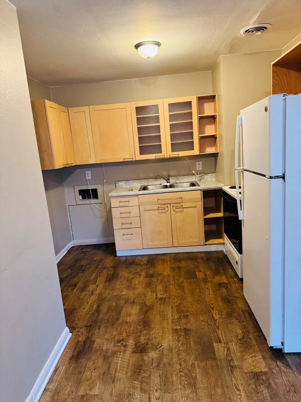 Building Photo - 390 Burdel Dr
