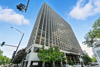 Building Photo - 4343 N Clarendon Ave