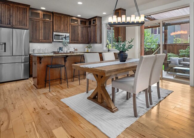 Building Photo - Stylish Beaverton Home with Built-ins, Open Layout & Private Backyard