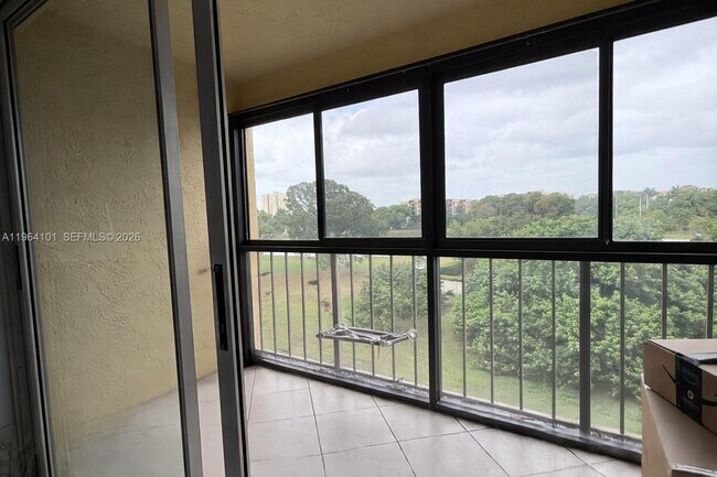 Foto del edificio - 9455 W Flagler St