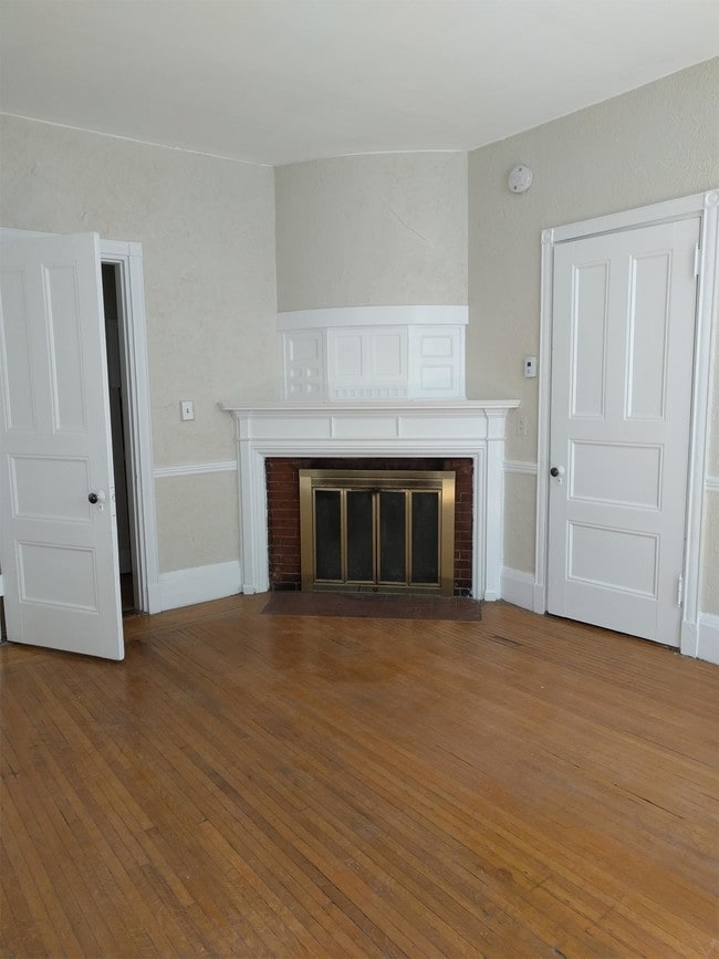 Building Photo - 52 Deering St