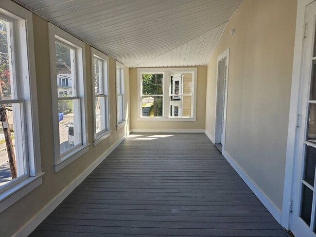 Building Photo - 158 3rd St