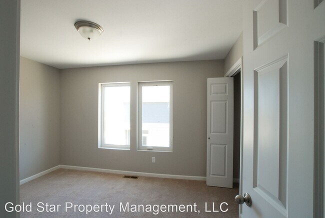 Building Photo - 2 br, 2.5 bath House - 3163 Sullivan Lp