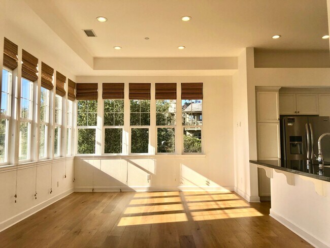 Foto del edificio - Luxurious and Light & Bright Unfurnished 2...