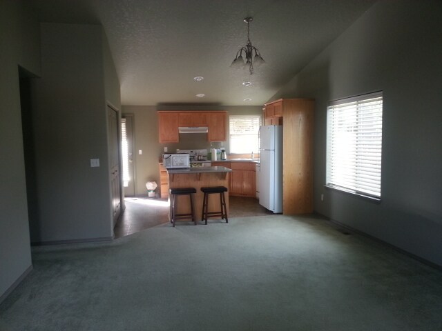 Foto del edificio - 16457 Cassidy Dr