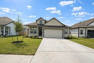 Building Photo - 201 Arches Dr