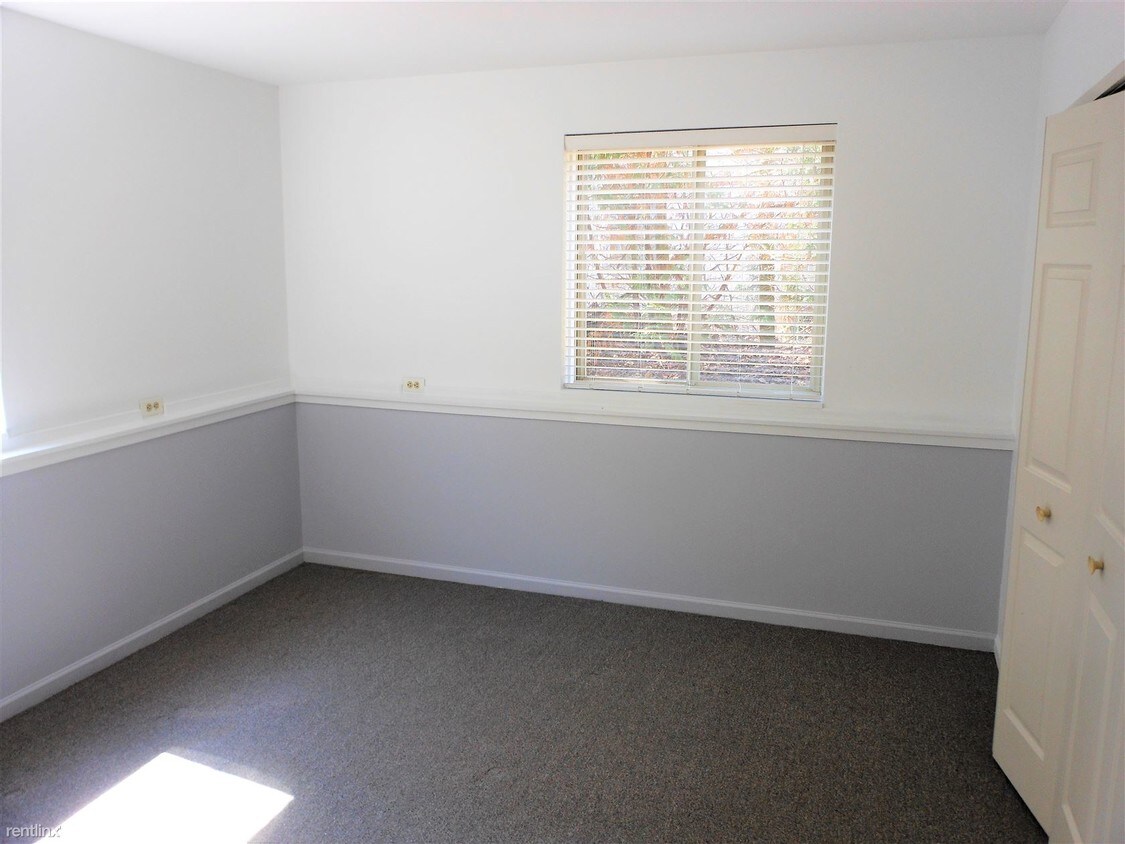Foto del edificio - 4 br, 2 bath Townhome - 1414 Traver Rd