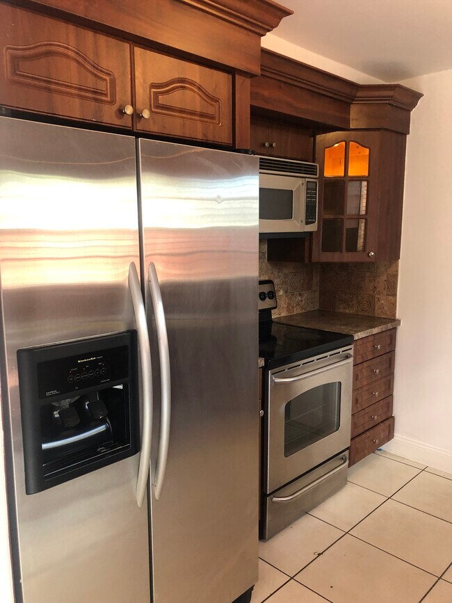 Foto del edificio - 19319 NW 54th Ct