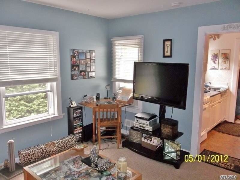 Primary Photo - 23 Laurel Ave