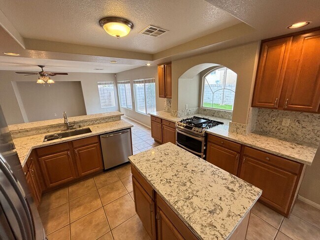 Foto del edificio - Beautiful two-story home with 4Bed /2.5Bath w Loft located in Henderson Nevada! Make the Move for...