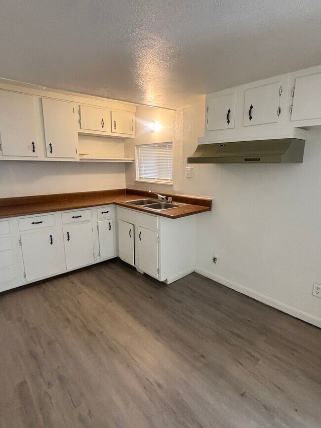 Foto del edificio - 906 S Farmer Ave