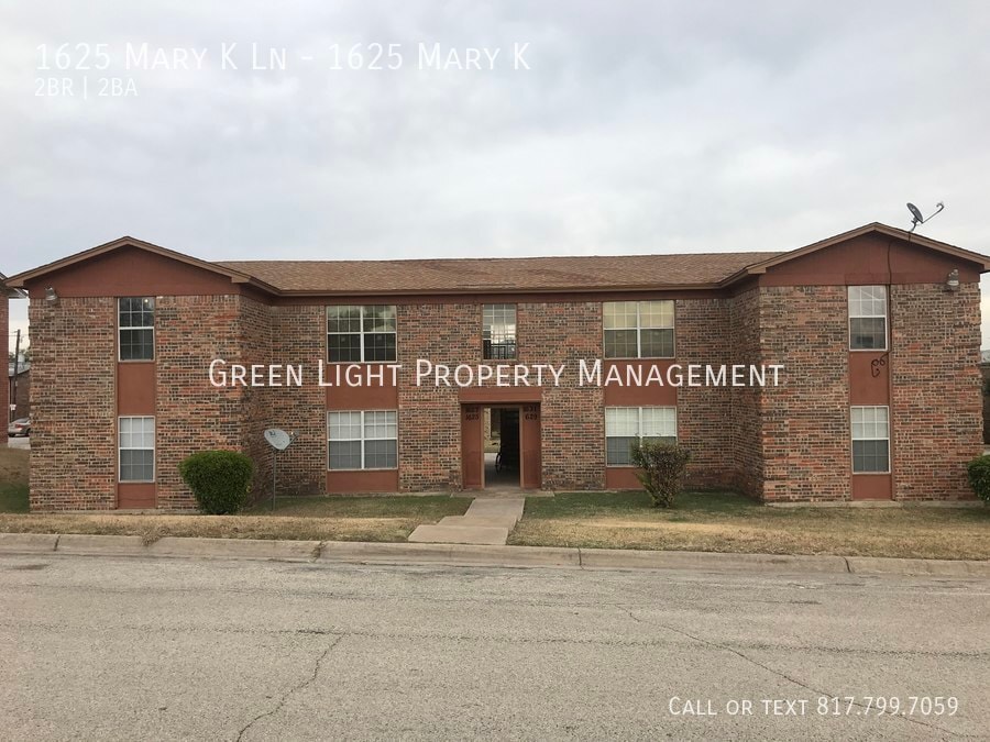 1625 Mary K Ln Unit 1625 Mary K, White Settlement, TX 76108 Room for