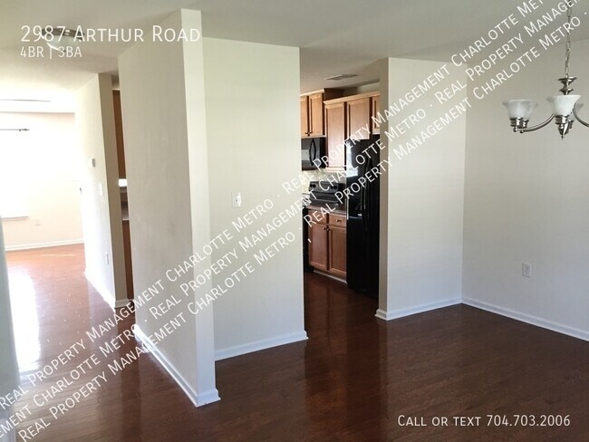 Foto del edificio - Delightful 4bd/2.5bth home