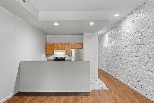Building Photo - 1708 S Tucker Blvd