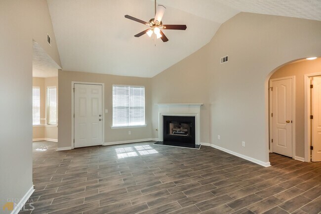 Building Photo - 5080 Towne Park Dr