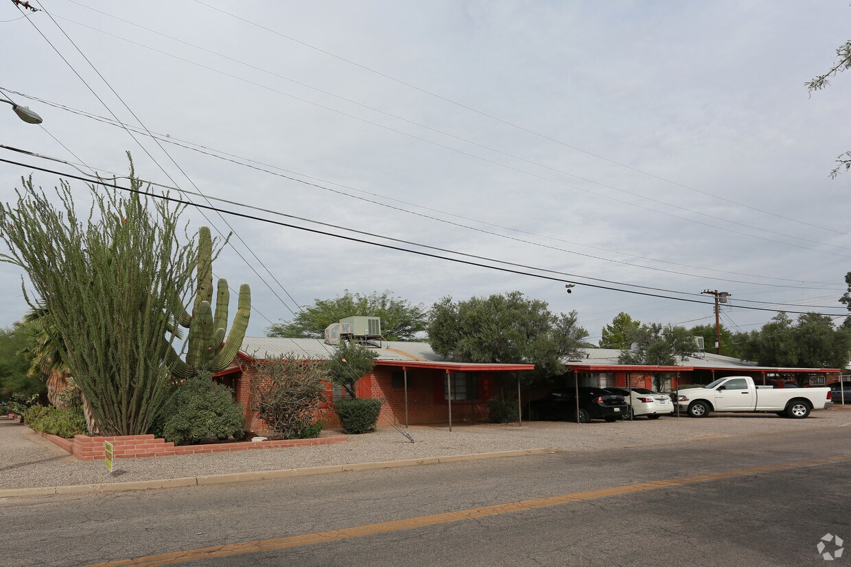 Primary Photo - 4129-4171 E Brown Way