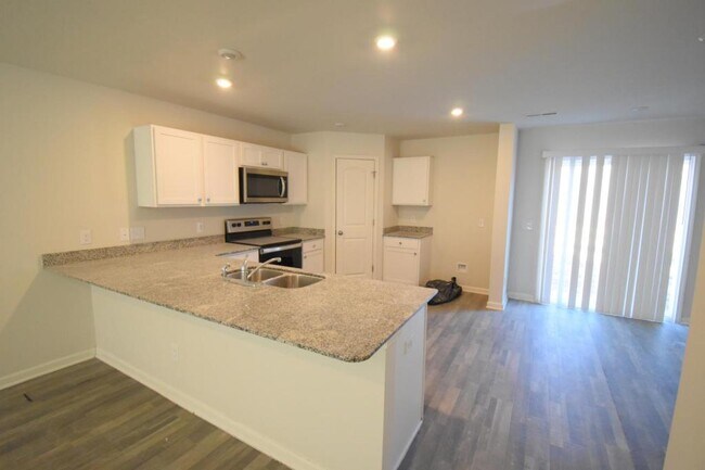 Foto del edificio - 569 Calvin Sowers Rd