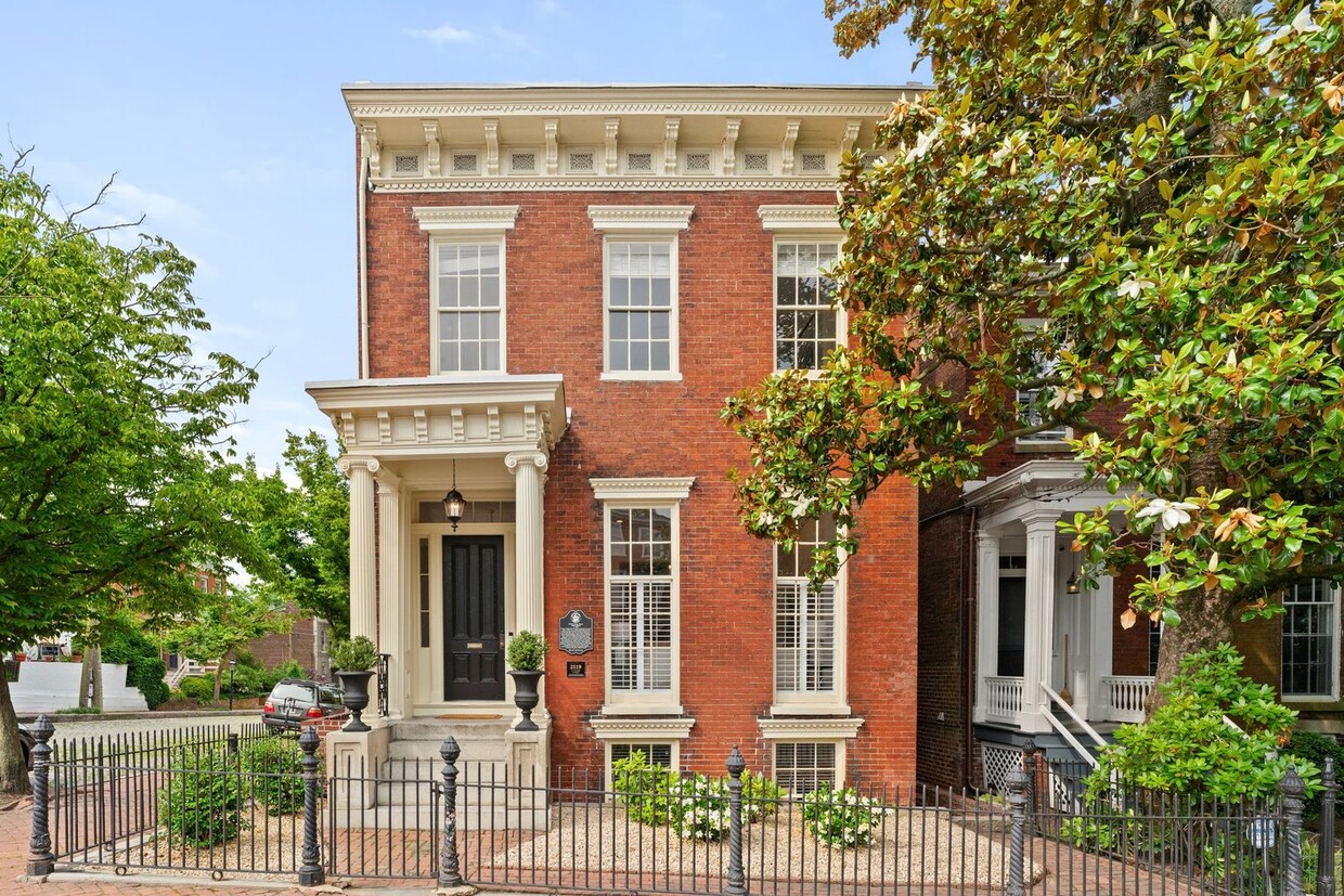 Primary Photo - The Ainslie House