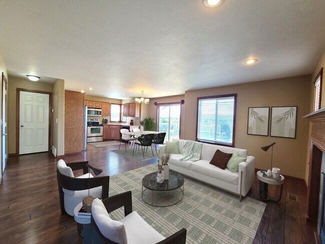 Building Photo - $2,300 -  3 Bed / 2.5 Bath Beautiful Spoka...