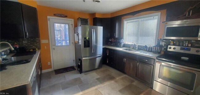 Foto del edificio - 2233 Paris St