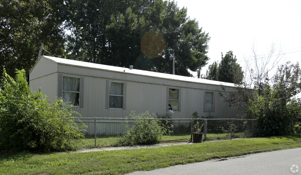 Primary Photo - 200 N 2nd St