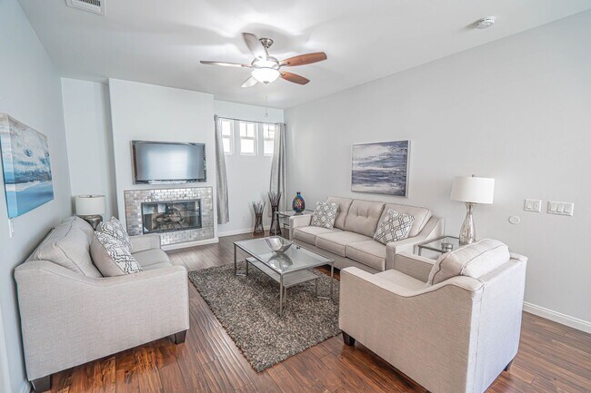 Foto del edificio - Fully Furnished House - Short Term Lease -  Month to Month - Most utilities Included