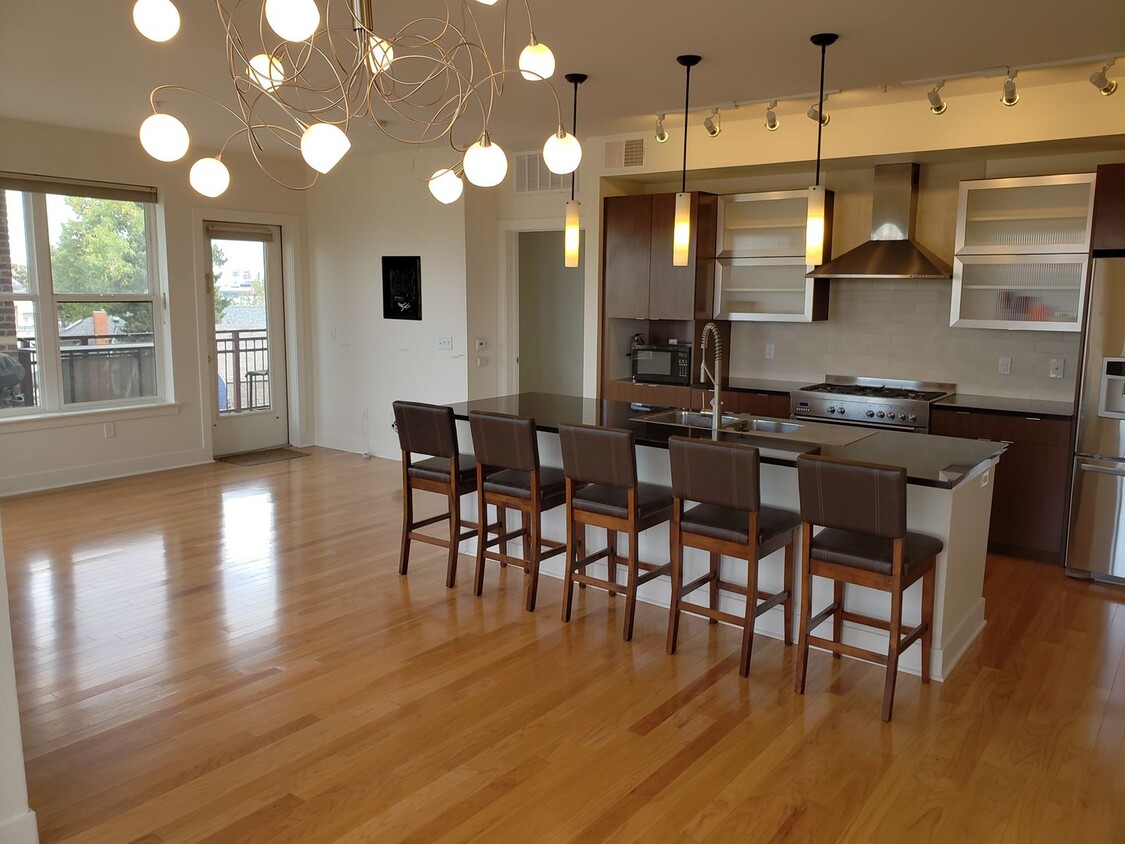 Beautiful 2-bed, 2-bath condo in Jefferson Park - Beautiful 2-bed, 2-bath condo in Jefferson Park