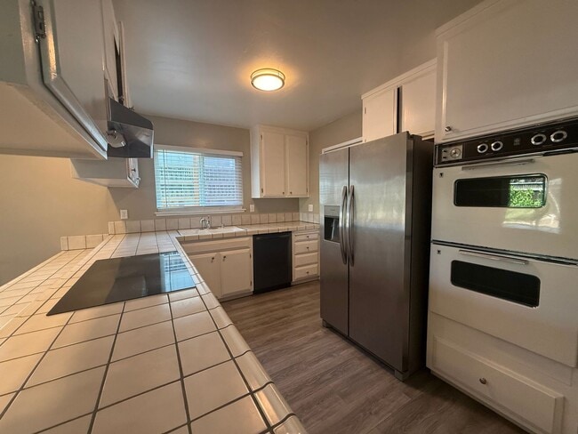 Building Photo - CAMPBELL - Open floor plan with separate f...