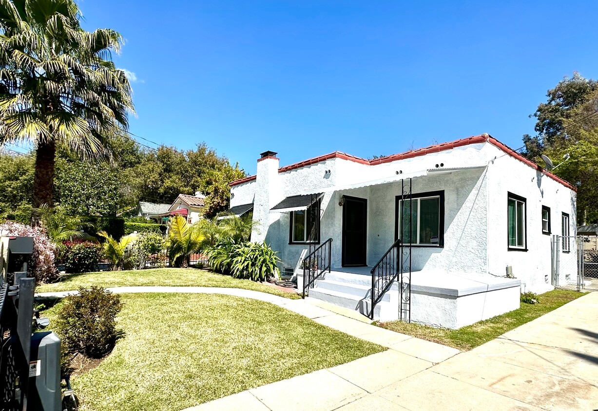 Front of house - 1968 El Molino Ave