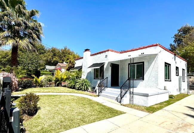 Front of house - 1968 El Molino Ave (Altadena, CA) House