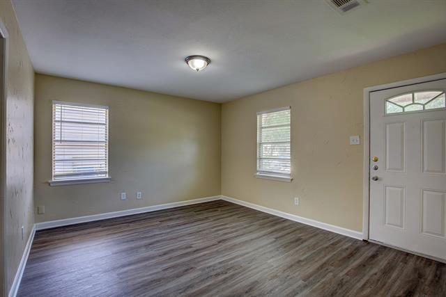 Building Photo - 820 Collin Dr